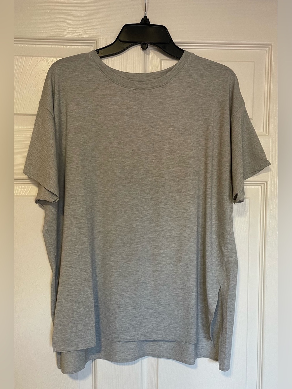 UNIQLO AIRism Women’s Classic Gray Shirt Sleeve Tshirt Medium